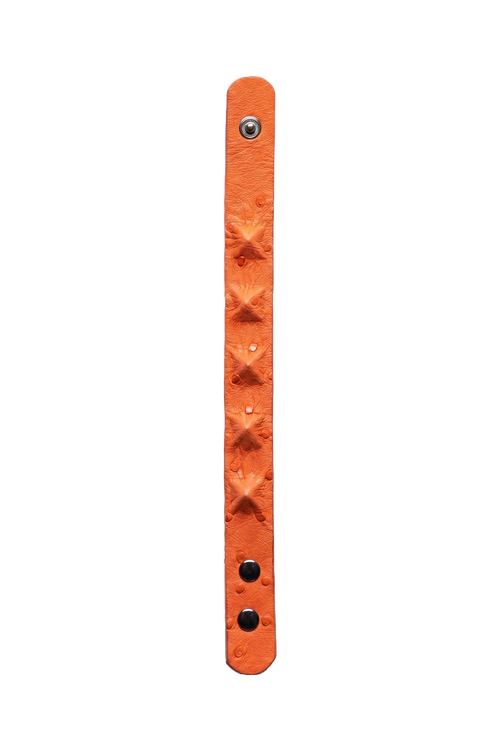 Bracciale struzzo arancio borchiato aperto